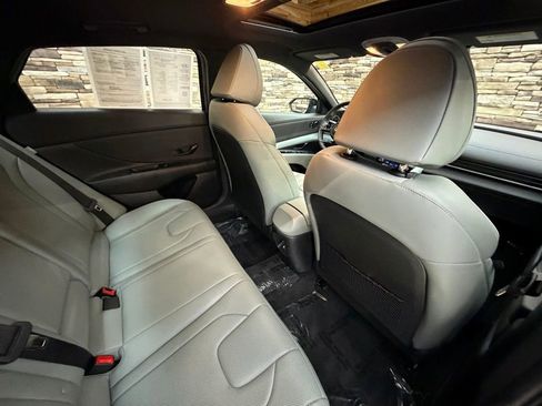 Certified 2025 Hyundai Elantra Limited FWD image 29