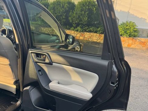 Used 2017 Subaru Forester 2.5i Premium AWD/4WD image 29