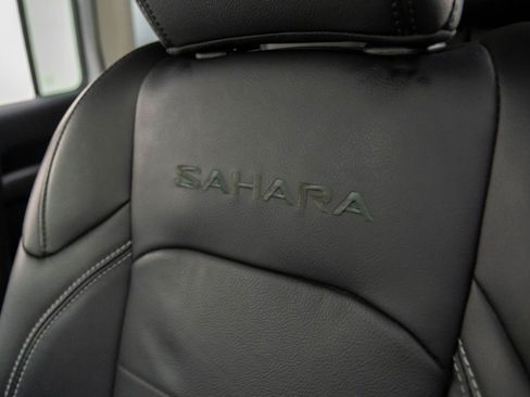 Used 2022 Jeep Wrangler Unlimited Sahara w/ Cold Weather Group image 15