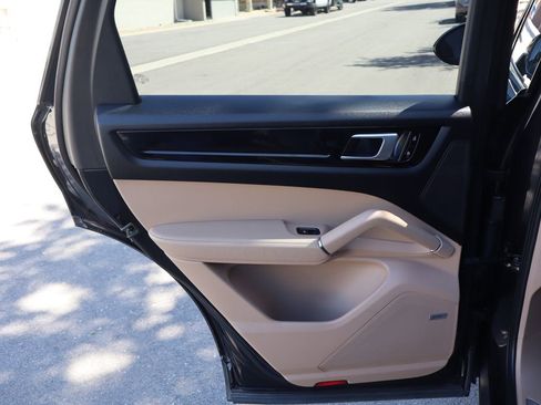Used 2019 Porsche Cayenne S AWD/4WD image 24