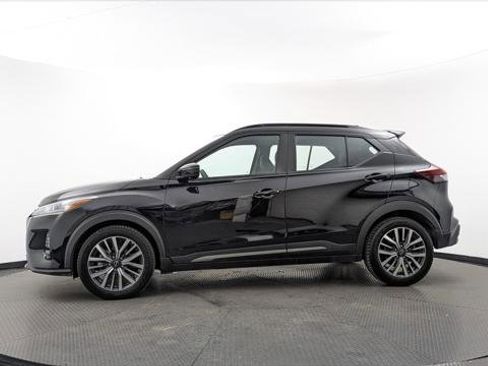 Used 2024 Nissan Kicks SR image 3