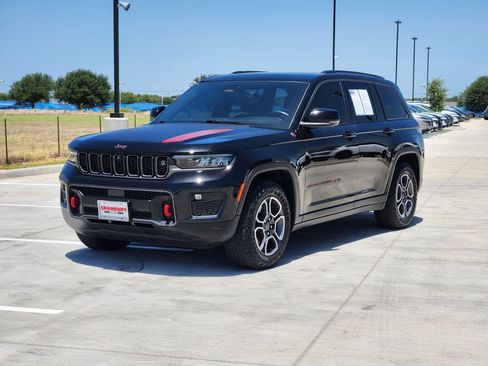 Used 2022 Jeep Grand Cherokee Trailhawk w/ ADV Protech Group II AWD/4WD image 2