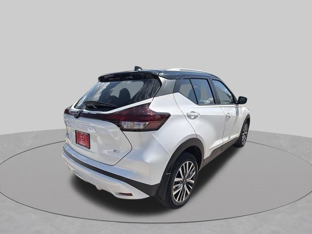 Used 2023 Nissan Kicks SV FWD image 3