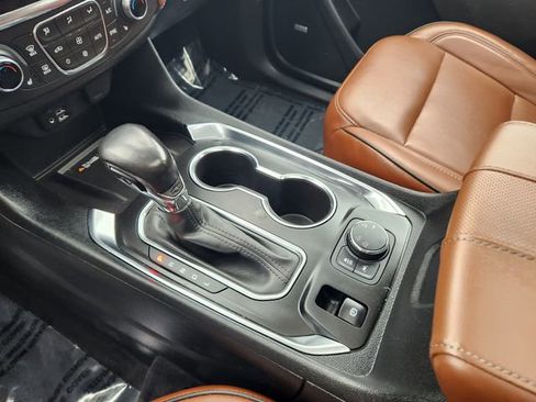 Used 2021 Chevrolet Traverse High Country image 16