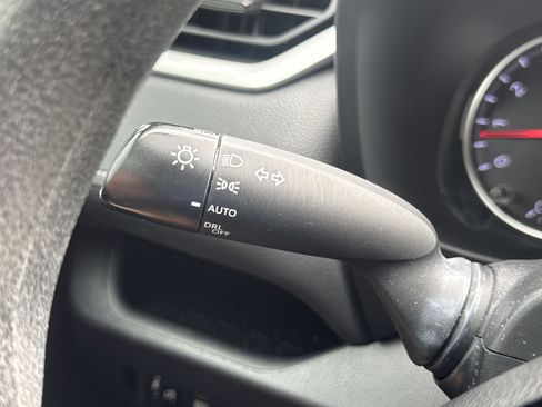 Used 2022 Toyota RAV4 XLE FWD image 16