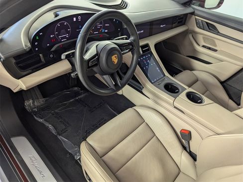 Used 2022 Porsche Taycan image 10