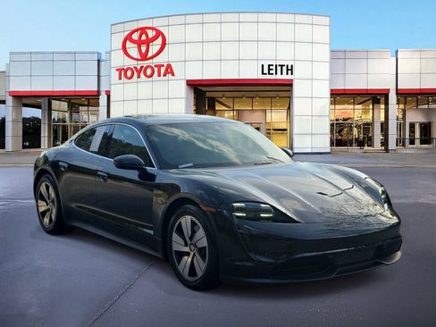 Used 2021 Porsche Taycan image 3