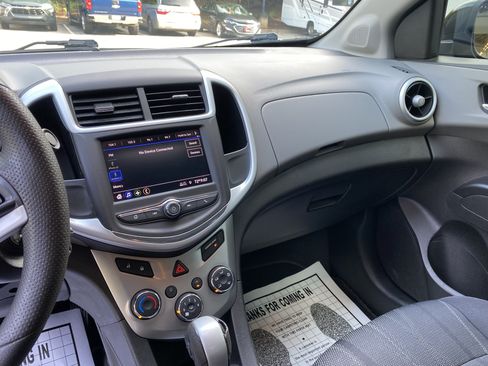 Used 2020 Chevrolet Sonic LT FWD image 21