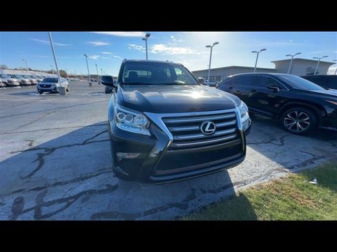 Used 2016 Lexus GX 460 image 2