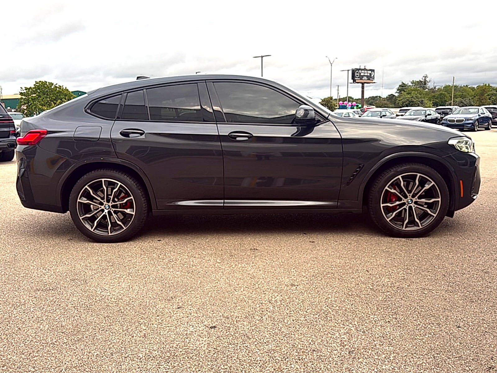Used 2022 BMW X4 xDrive30i AWD/4WD image 5