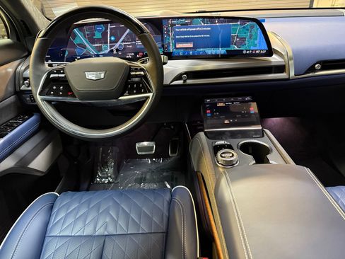 New 2026 Cadillac Vistiq Premium Luxury AWD/4WD image 4
