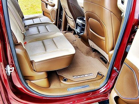 Used 2019 RAM 1500 Laramie image 17