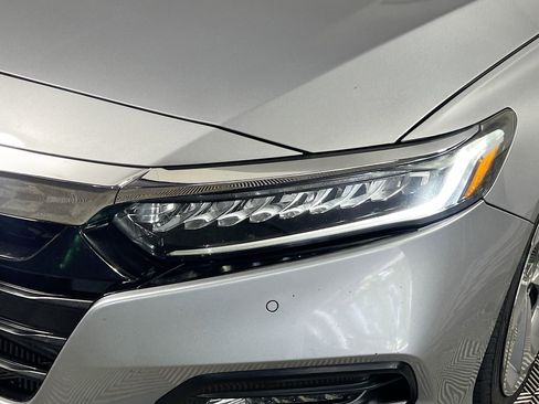 Used 2018 Honda Accord Touring image 12