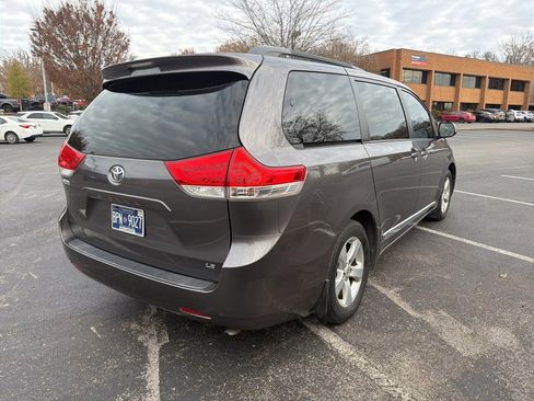 Used 2013 Toyota Sienna LE image 5