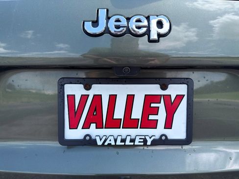 Used 2021 Jeep Cherokee Latitude Lux FWD image 23