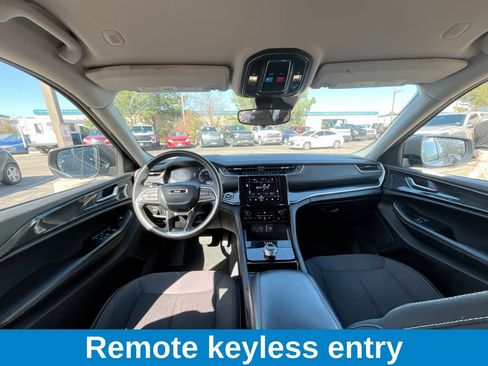 Used 2023 Jeep Grand Cherokee L Laredo image 10