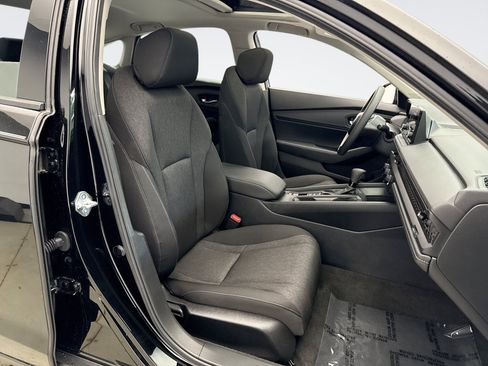 Used 2025 Honda Accord SE image 16