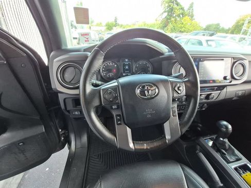 Used 2019 Toyota Tacoma TRD Off-Road AWD/4WD image 22
