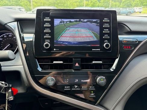 Used 2021 Toyota Camry SE FWD image 18