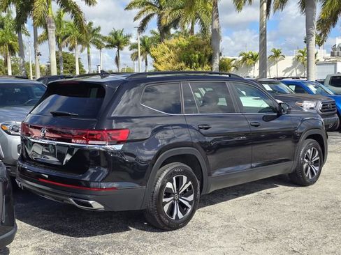 Used 2025 Volkswagen Atlas SE image 3