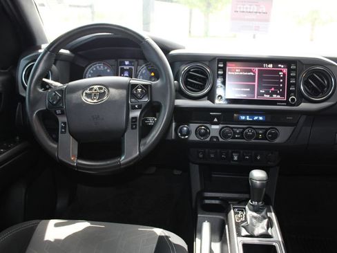 Used 2021 Toyota Tacoma TRD Off-Road w/ Technology Package AWD/4WD image 2