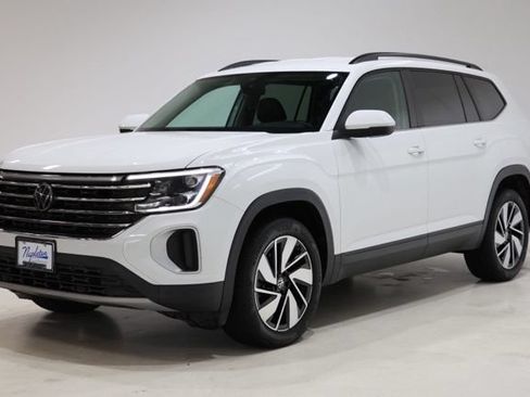 Used 2025 Volkswagen Atlas SE AWD/4WD image 3