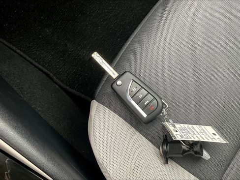 Used 2025 Toyota Corolla LE image 14