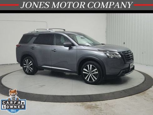 Used 2024 Nissan Pathfinder Platinum FWD image 1