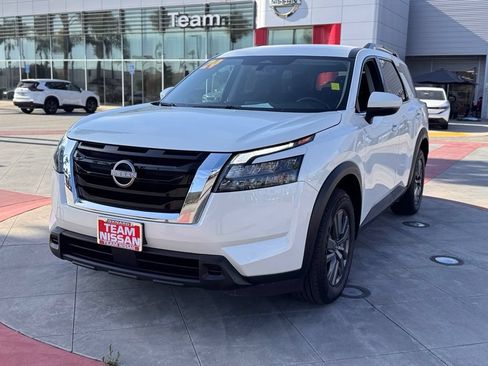 Certified 2024 Nissan Pathfinder SV FWD image 4
