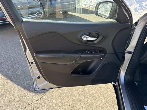 Used 2015 Jeep Cherokee Sport image 13