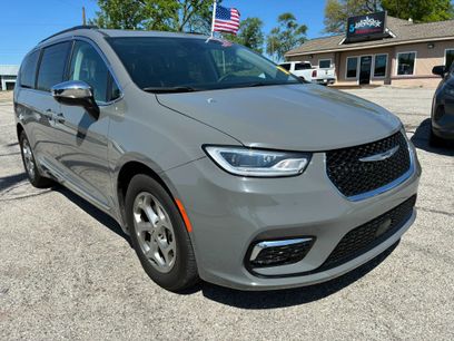Used 2023 Chrysler Pacifica Limited