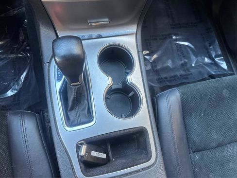 Used 2018 Jeep Grand Cherokee Altitude RWD image 16