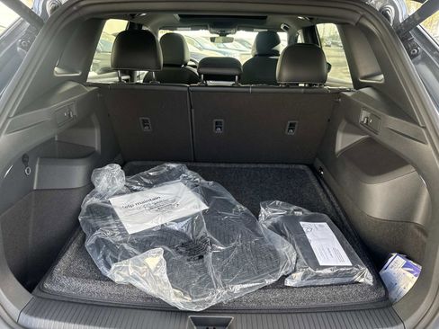 New 2026 Volkswagen Tiguan SE R-Line FWD image 5