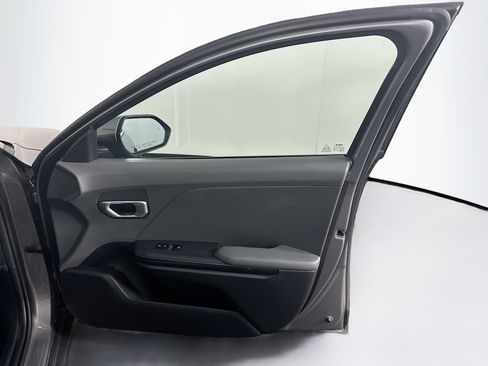 Used 2025 Kia K4 FWD image 32