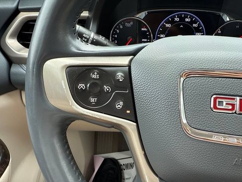 Used 2021 GMC Acadia Denali w/ Denali Technology Package FWD image 19