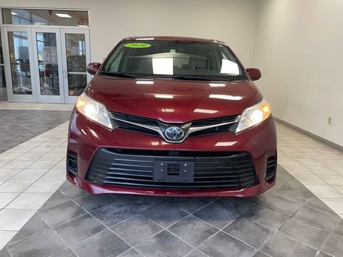 Used 2020 Toyota Sienna LE image 3