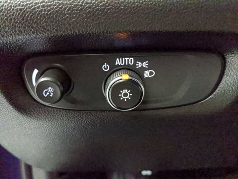 Used 2023 Chevrolet Traverse LS FWD image 15