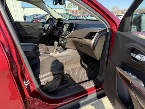 Used 2014 Jeep Cherokee Trailhawk w/ Comfort/Convenience Group image 11