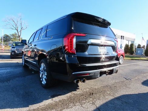 Used 2021 GMC Yukon XL Denali image 8