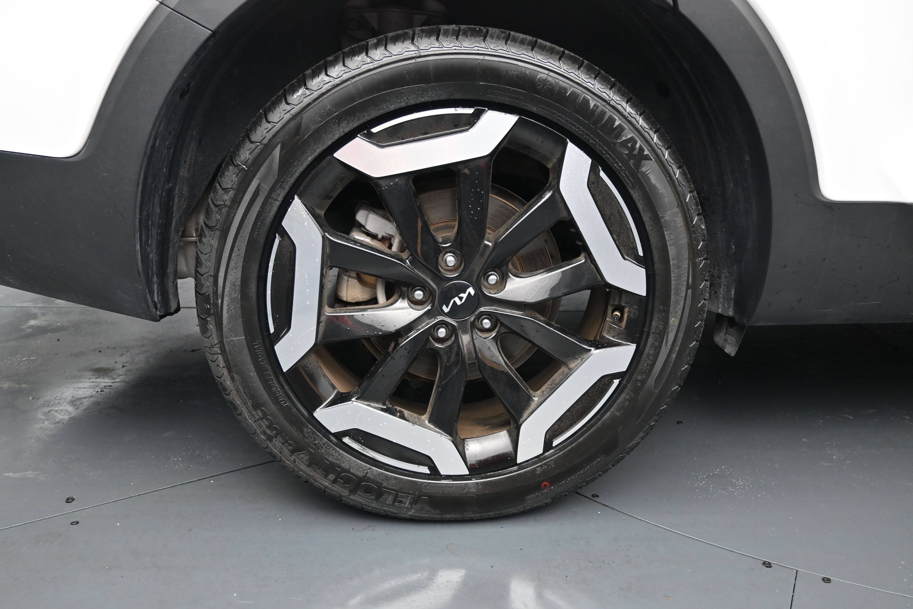 Used 2025 Kia Telluride S FWD image 9