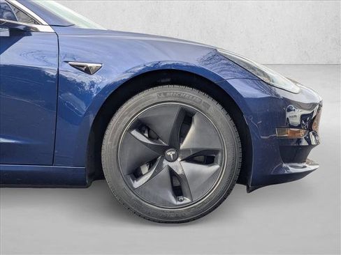 Used 2018 Tesla Model 3 Mid Range image 22