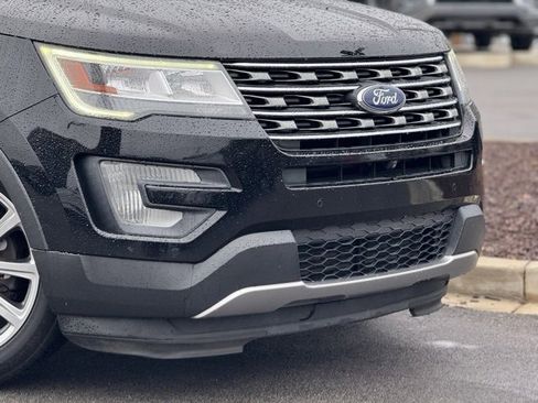 Used 2017 Ford Explorer Limited image 3