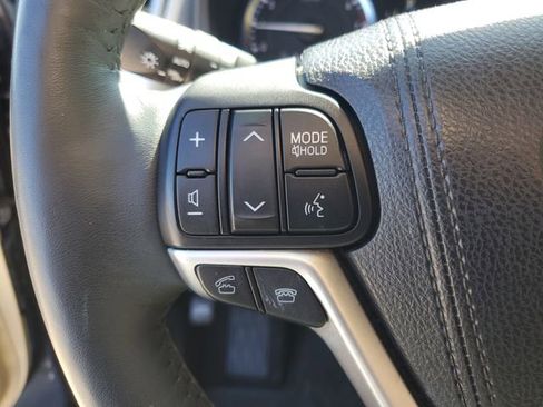Used 2015 Toyota Highlander Limited Platinum AWD/4WD image 12