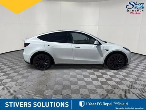 Used 2023 Tesla Model Y Performance image 3