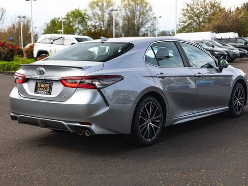 Used 2024 Toyota Camry SE FWD image 9