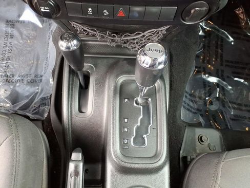 Used 2018 Jeep Wrangler Unlimited Sport w/ Connectivity Group AWD/4WD image 22