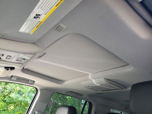 Used 2016 Cadillac Escalade Luxury AWD/4WD image 20