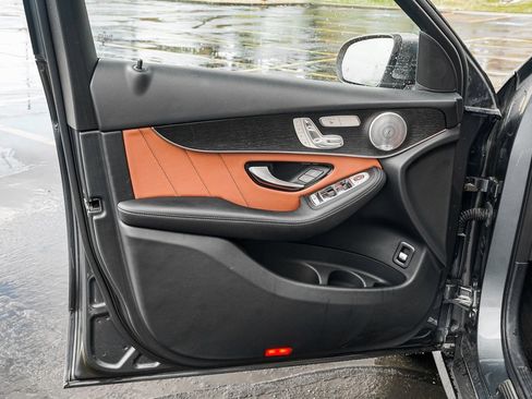 Used 2020 Mercedes-Benz GLC 300 4MATIC image 9