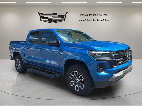 Used 2023 Chevrolet Colorado Z71 w/ Z71 Convenience Package 2 AWD/4WD image 3