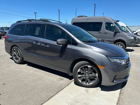 Used 2023 Honda Odyssey Elite image 2